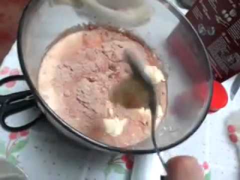 (FAÇA VOCÊ MESMO) BROWNIE EM FORMA DE CUP CAKE