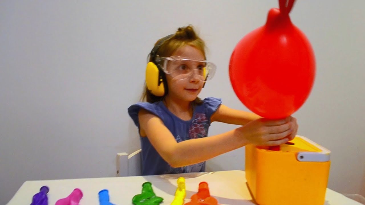 We explode multicolored balloons and remember colors in English ...