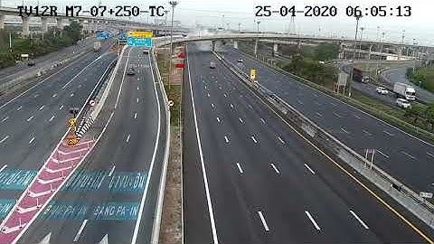 container lao từ cầu vượt xuống đường khiến tài xế tử vong