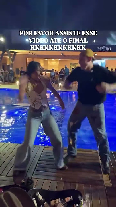 ANA CASTELA DANÇANDO TROPA DO CHAPELÃO E CAINDO NA PISCINA KKKKKKKKKKKK #anacastela #barretos