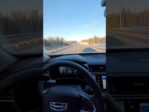 Работа адаптивного круиз контроля и системы контроля полосы Geely Atlas Pro