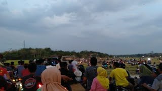 layangan di pantai ngelak- Jepara ramene koyok ndelok romansa buosss