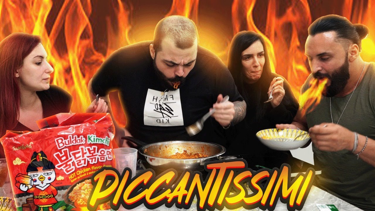 Maschi vs Femmine e i NOODLES PIU' PICCANTI AL MONDO... CHI VINCERA' ?