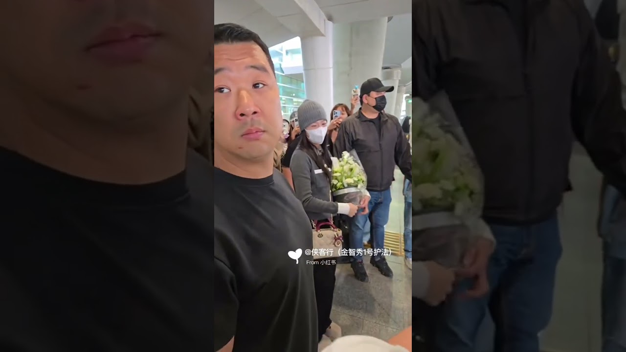 JISOO has safely landed in Korea. 