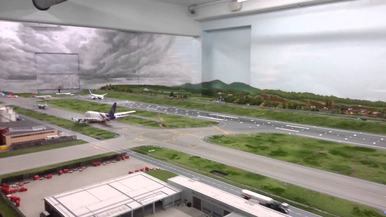 Take-off at Knuffingen Airport at Miniatur Wunderland - YouTube