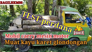 Test mobil carry mesin motor muat kayu karet glondongan.