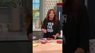 Rachael Ray isn't having any of the Cake Boss' insults! 🤣🤣🤣 #shorts