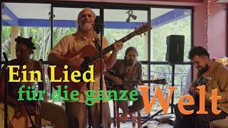 Komm, lass uns tanzen - Sid & die Pitaya Jam Band
Diesen Song spiele ich inzwischen seit einigen Jahren live.
Hier eine erste Aufnahme davon, mit der famosen La Pitaya Jam Band, diesmal mit:
Valerie Peghini Bailey: Cajon
Lukas Kessler: E-Gitarre
Pipo Juarez: Bass
Kontakt: sidpbailey@yahoo.com
Die meiste Info gibts auf Telegram:
Telegram: https://t.me/SidderLiedermacher
Studioaufnahmen zum Streamen und Herunterladen:
https://sidiy.bandcamp.com/
Das ist auch eine gute Möglichkeit, mich finanziell zu unterstützen, gerade am 1. Freitag jeden Monat, dem Bandcamp-Friday, wenn alle Einnahmen an die Künstler gehen.
Spenden nehme ich ansonsten gerne entgegen auf PayPal: sidpbailey@yahoo.com
Texte und Hintergründe:
Blog:https://steadyhq.com/de/sid/posts
Substack: https://substack.com/@sidiy?utm_source=user-menu
Eine gute Übersicht über Kanäle und Veröffentlichungen (Streaming-Optionen usw.) bietet Linktree: https://linktr.ee/sidiy Komm, lass uns tanzen - Sid & die Pitaya Jam Band