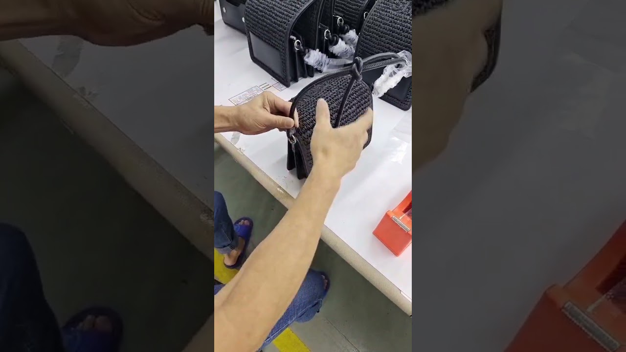 Seemingly random tying a knot, in fact, the way and steps are tied have strict standards 