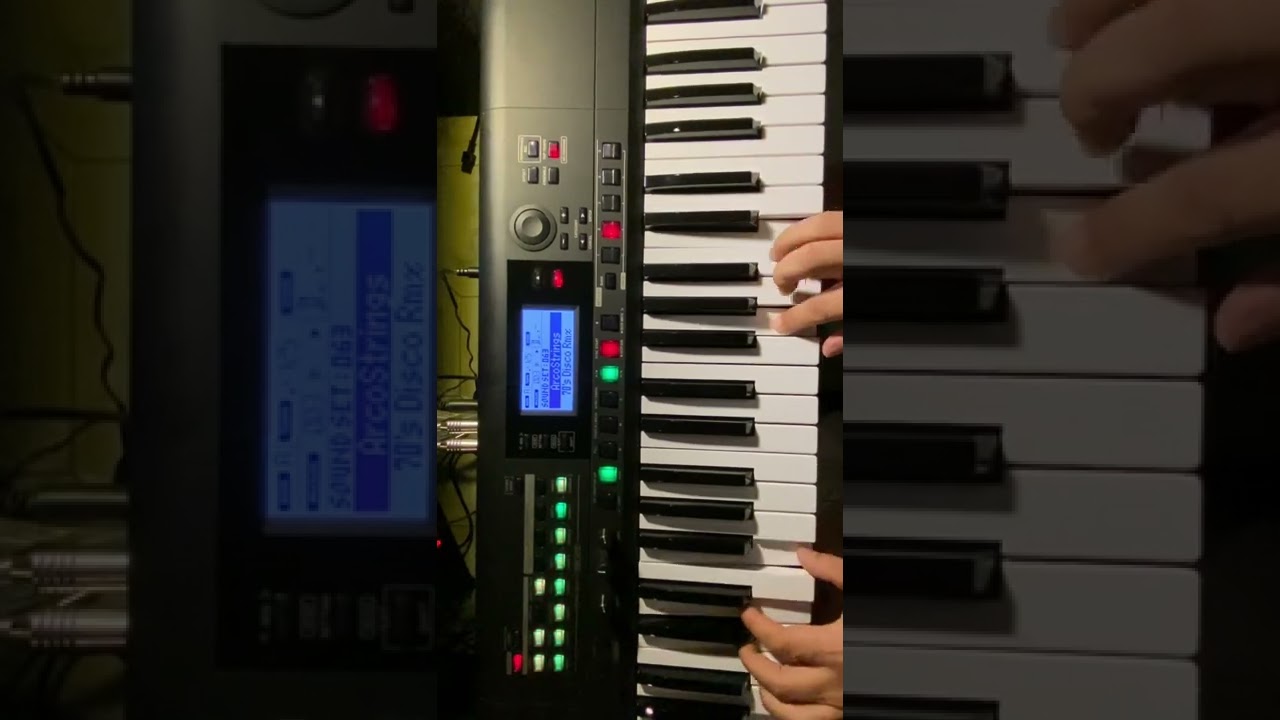 Korg i3 : fast string with disco - YouTube
