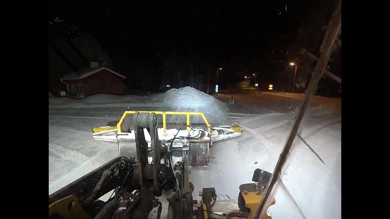 Lumitöissä. Volvo L90F + Siipilumikauha Osa 3/6