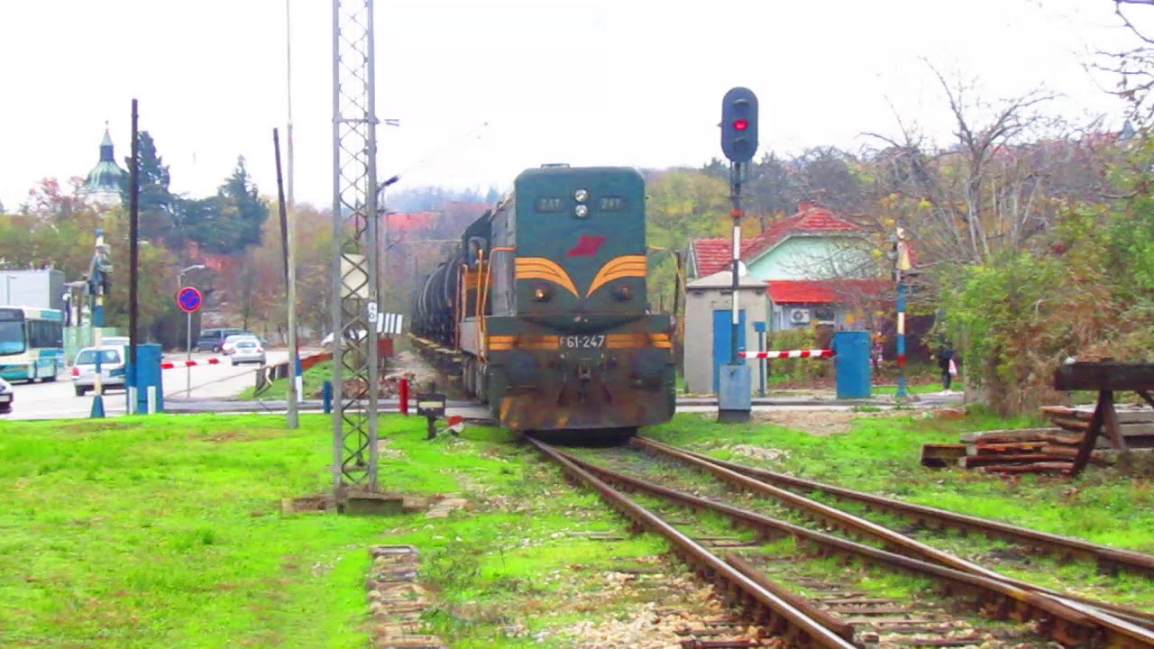 661-247 sa 53706 ulazi u stanicu Pozarevac