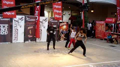 BLACKOUT DANCE CREW!!!!----BEYO...  & LIL WAYNE