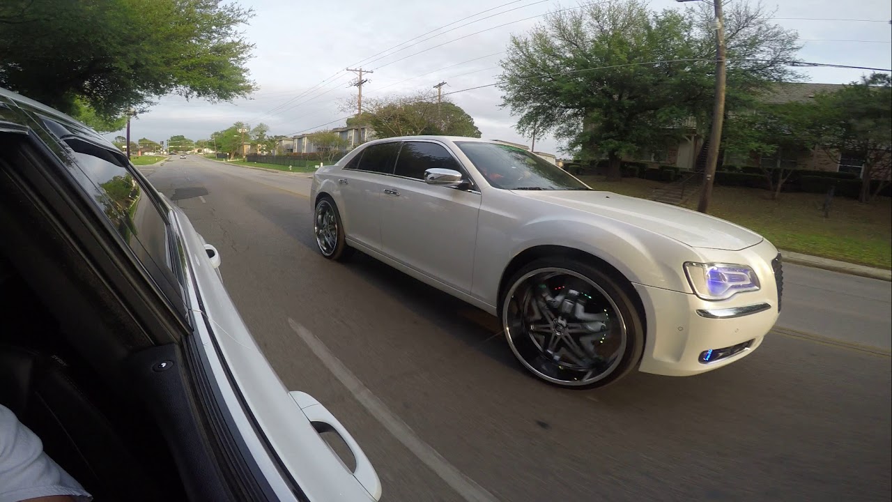CHRYSLER 300 ON 26S - YouTube