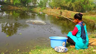 Fishing Video || Village girl showed a whole new technique of fishing with a hook || Fish hunting