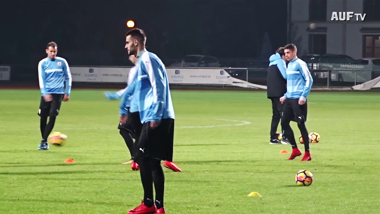 Primer entrenamiento de Uruguay en Varsovia de cara a Polonia fútbol de guatemala