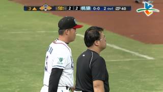 20130906 CPBL 象VS桃猿 3上 郭健瑜不死三振上一壘 張正偉趁機偷回本壘