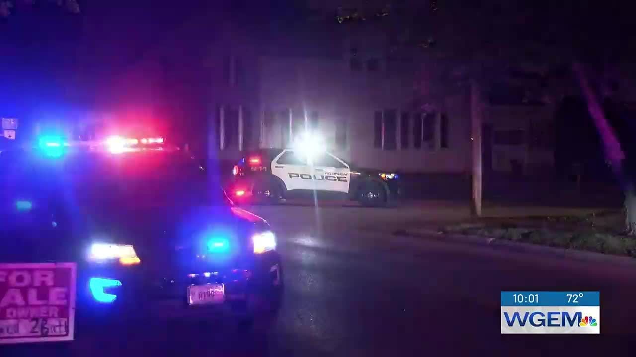 Quincy police search house for wanted man with alleged gun - YouTube