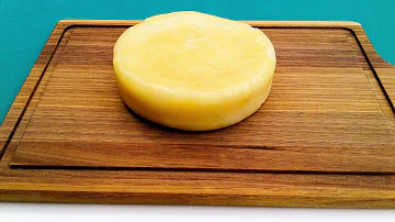 Como é feito o queijo parmesão?
