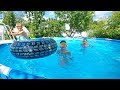 ВЛОГ Дети в бассейне Играют в салочки! Расплескали пол бассейна! 13 июля 2018