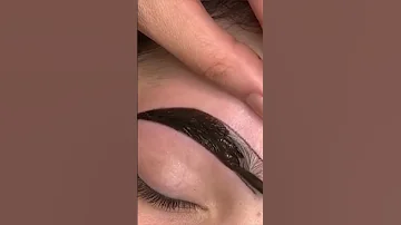 طريقة صبغ الحواجب 