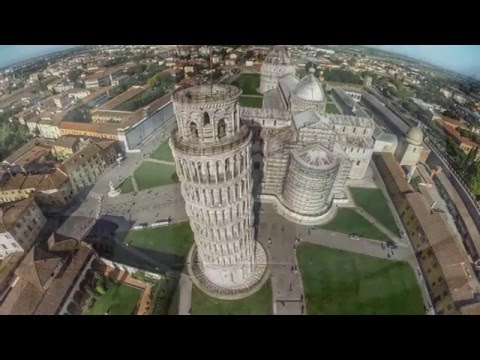 Пизанская башня - знаменитая “падающая” башня. Пиза. Италия