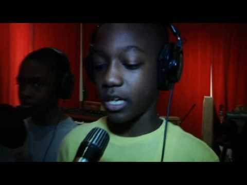 YouTube पर 3 Titans "Life of a Scholar" (feat. Menahan Street Band) देखें YouTube पर 3 Titans "Life of a Scholar" (feat. Menahan Street Band) देखें