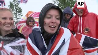 London's rainy weather fails to dampen spectator spirits