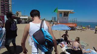 🇪🇸 Hot Day in Barcelona Beach - Spain ☀️🏖️ Amazing Barceloneta Beach Walk - 4K