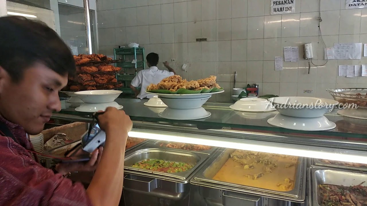 Rumah Makan/Restoran Pagi Sore Palembang - YouTube