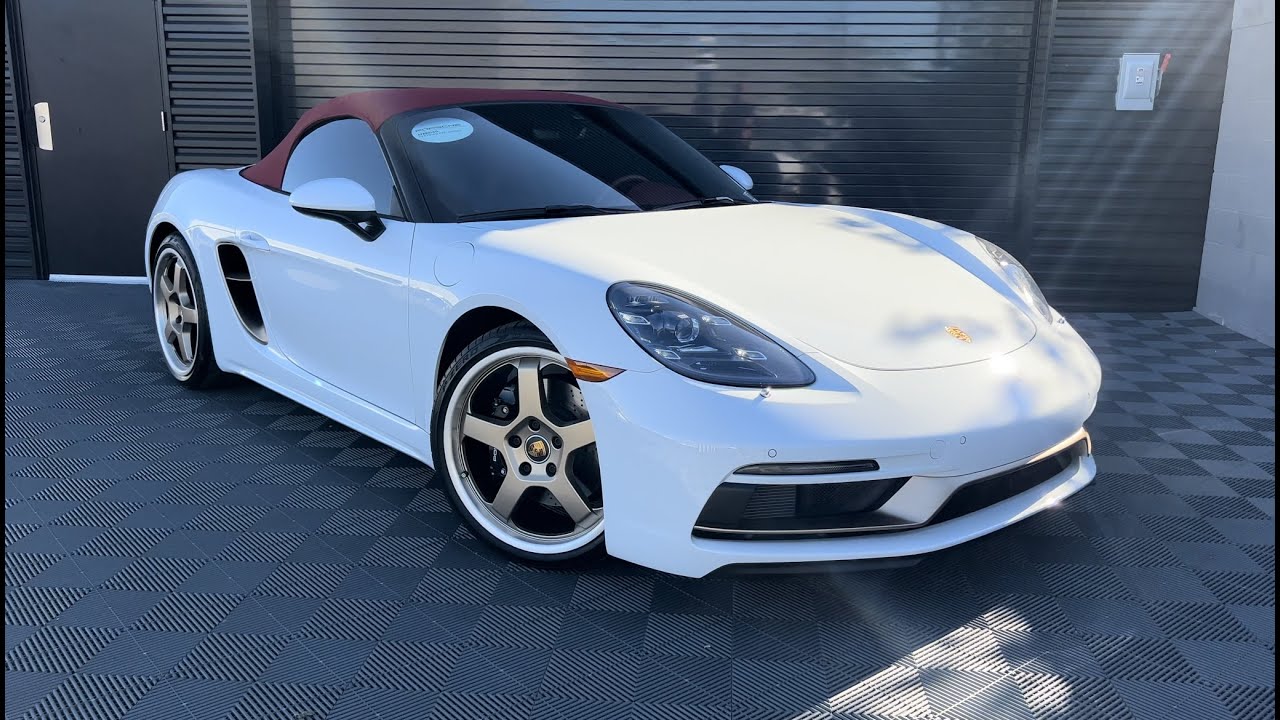 ホワイトボード 2021 Porsche 718 Boxster 25 Years: Carrara White Metallic - YouTube