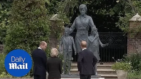 Princess Diana statue unveiling in full: William a...