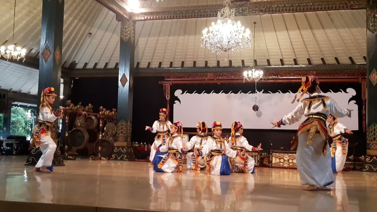 TARI PUSPITA....karya Bagong kusudiharjo....(Diklat Tari Anjungan Jogja )