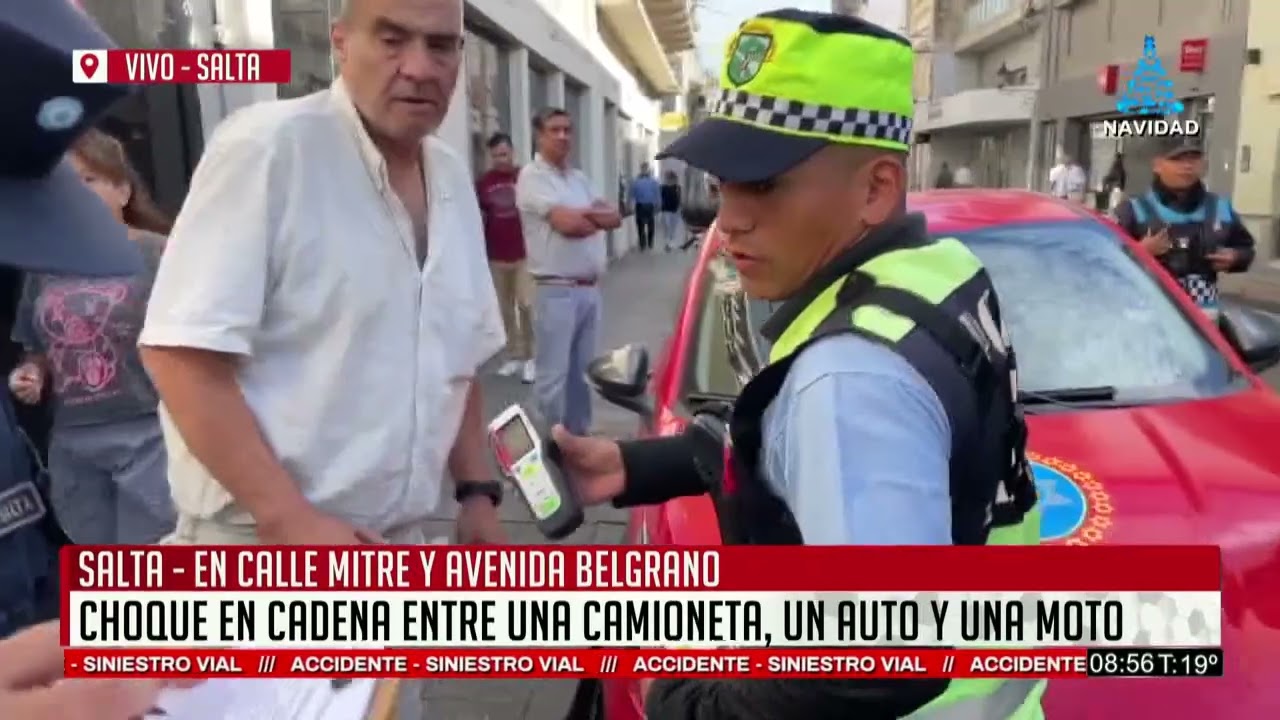 SALTA :CHOQUE EN CADENA ENTRE UNA CAMIONETA , UN AUTO Y UNA MOTO