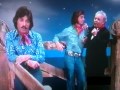 Capture de la vidéo Engelbert Humperdinck-''Eddie Arnold'' Tribute Medley With Caroll O'connor And Tony Orlando 1976.