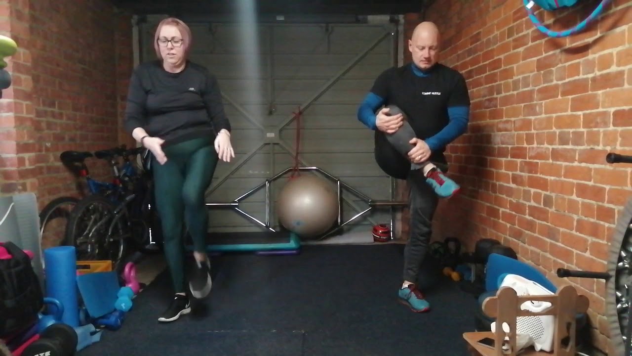 5 Minute Dynamic Mobility Warm Up - YouTube