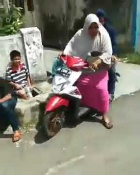 Emak emak jancok koee