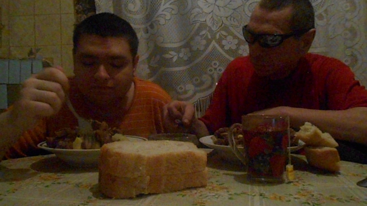 Отец и я ужинаем и курим BACKWOODS SWEET