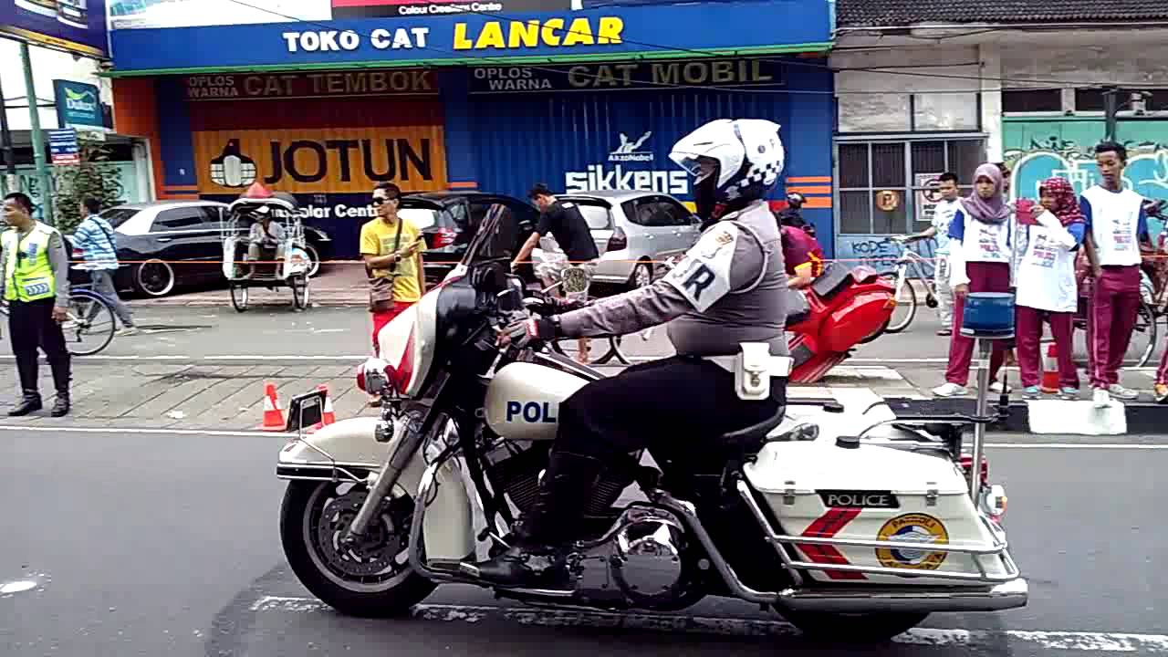 Kemahiran Polisi Lalu Lintas Naik Moge YouTube