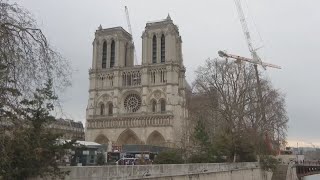 Cross nearly visible at the top of Notre-Dame Cathedral screenshot 5