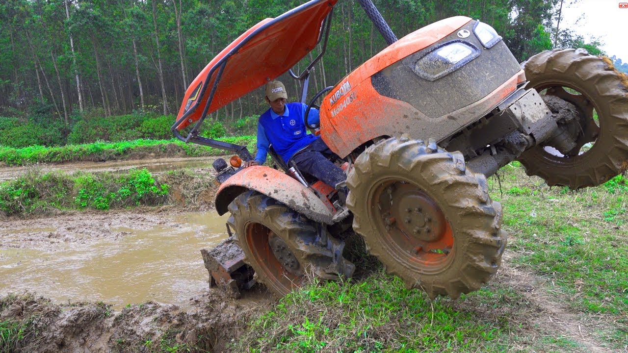 CẬN CẢNH MÁY CÀY RUỘNG KUBOTA M6040 LÊN BỜ THÓT TIM - kubota tractor l5018 - l3408