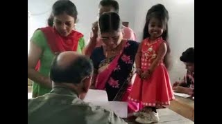 Watch: World's shortest woman casts her vote in Nagpur