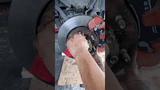 Isuzu M Ux Replace Front Breakpad And Refacing Rotor Dish