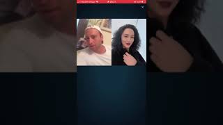 Survivor Taner Tolga Tarlaci Kiza Muz Yedi̇ri̇yor