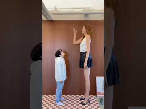 Tall Woman Short man : Tall Girlfriends on a Different Level 😎 Muscle Girl #shorts #tallgirl