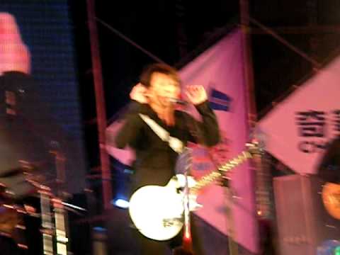 2012.01.14奇菱光電尾牙-伍佰 08-愛拼才會贏