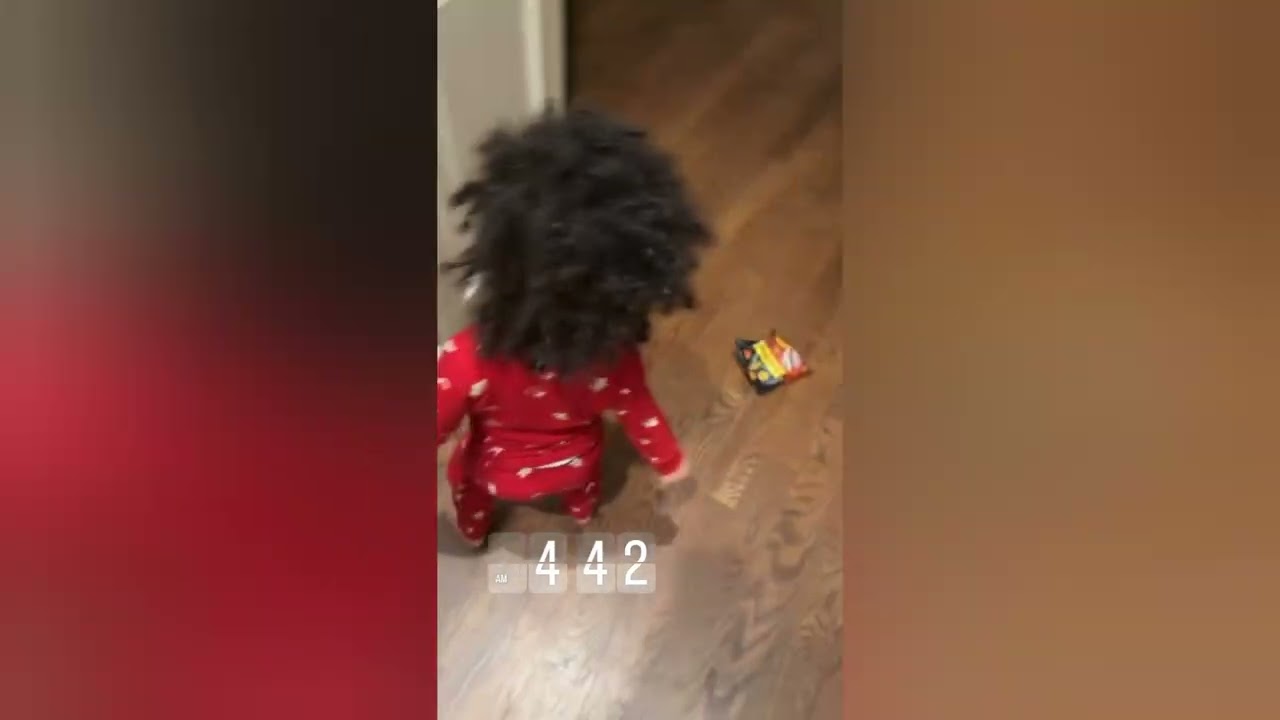 Сын короля Харриса, король-младший, ослушался его и разбросал закуски 😄🤭