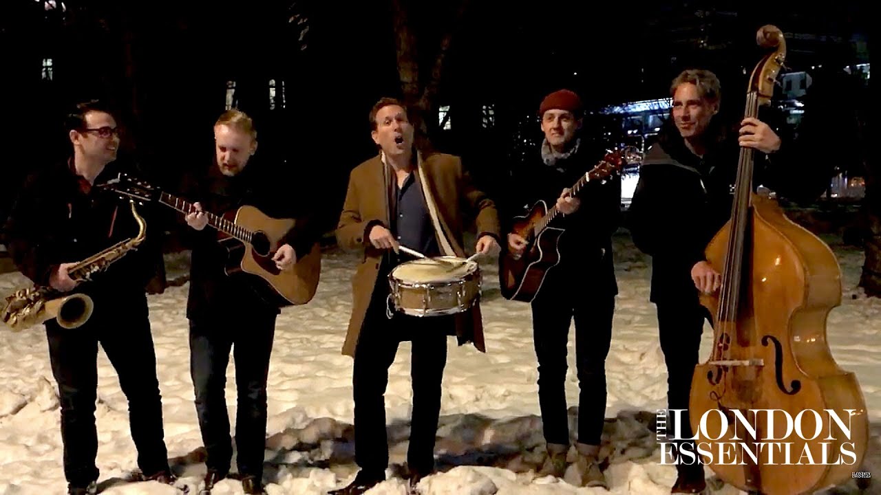 It's Only A Paper Moon | London Essentials