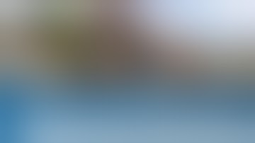 DETIK-DETIK PENGENDARA MOBIL TABRAK PEMOTOR, TAK TERIMA KACA SPION MOBIL DIPUKUL HINGGA PATAH