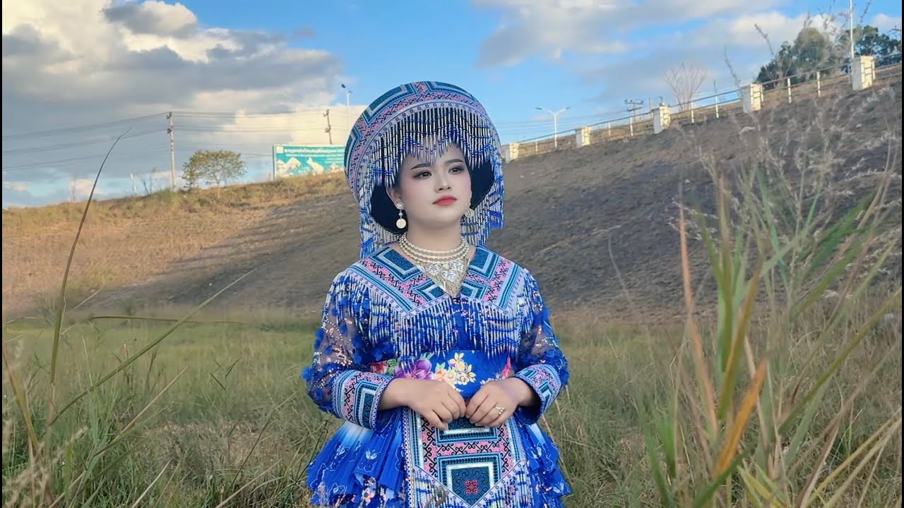 Nyia yeej muaj nyia ib tug khuv xim - Nkaujhnub Yaj ( lyrics )